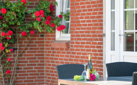 Stefan - 500M from the Sea: Maison, Domicile, Toit, Chalet, Lot Terre, Biens, Ferme, Village, Ferme