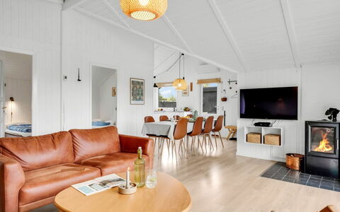 Ilsi - 1.5Km from the Sea: Bois, Plafond, Design Intérieur, Domicile, Sol, Salon, Parquet, Dur, Pièce