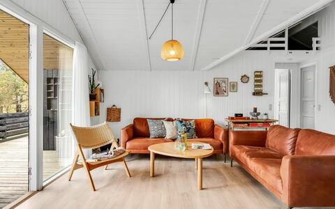 Ilsi - 1.5Km from the Sea: Sol, Bois, Design Intérieur, Sol, Parquet, Salon, Plafond, Meubles, Canapé, Domicile