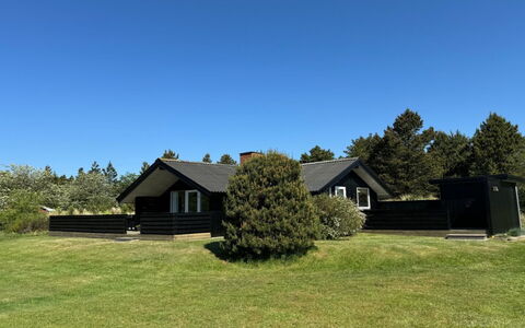Ilsi - 1.5Km from the Sea: Herbe, Maison, Toit, Chalet, Domicile, Arbuste, Ferme, Lot Terre, Zone Rurale