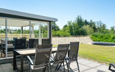 Sunna - 500M from the Sea: Maison, Toit, Domicile, Chalet, Cabanon, Batiments Jardin, Siding, Cour, Cabane En Rondins, Cabane