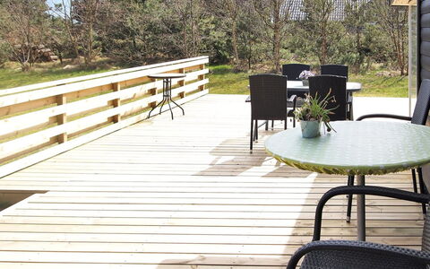 Dane - 500M from the Sea: Toit, Maison, Lot Terre, Domicile, Chalet, Biens, Batiments Jardin, Ombre, Cabane En Rondins, Aménagement Paysager