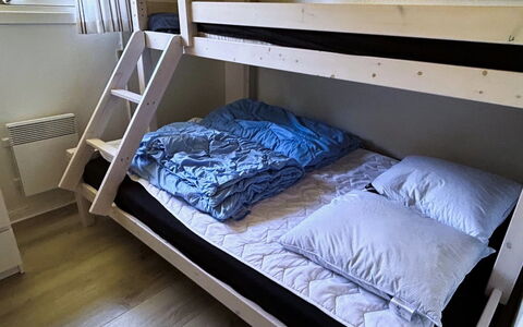 Dane - 500M from the Sea: Lit Superposé, Bois, Lit, Chambre, Sol, Sol, Meubles, Literie, Design Intérieur, Drap De Lit