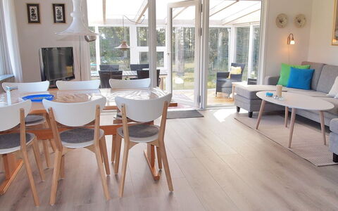 Dane - 500M from the Sea: Sol, Sol, Plafond, Design Intérieur, Comptoir, Cuisine, Cabinetry, Pièce, Principaux Appliance, Luminaire