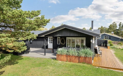 Monja - 2.2Km from the Sea: Piscine, Mobilier De Jardin, Meubles, Recours, Dalle, Eco Hôtel, Ombre, Chaise, Loisir, Biens