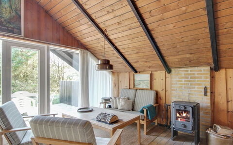 Ernst - 700M from the Sea: Maison, Toit, Domicile, Chalet, Biens, Ferme, Villa, Porche, Siding
