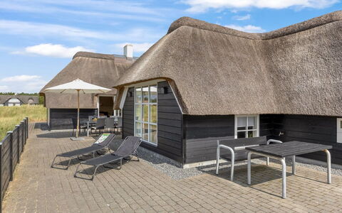 Rother - 100M from the Sea: Maison, Domicile, Toit, Zone Résidentielle, Chalet, Biens, Ferme, Pelouse, Aménagement Paysager, Siding
