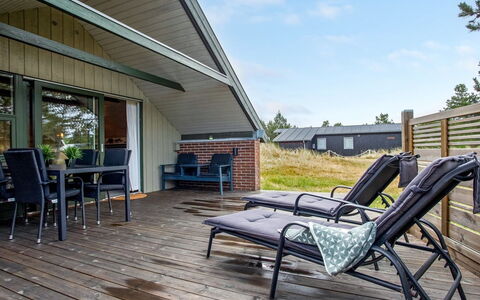 Görel - 1Km from the Sea: Herbe, Maison, Toit, Domicile, Chalet, Arbuste, Lot Terre, Zone Rurale, Ferme, Couverture De Sol