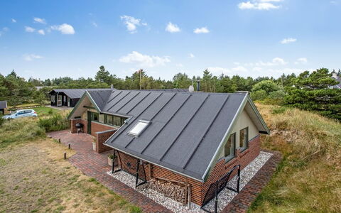 Görel - 1Km from the Sea: Herbe, Maison, Toit, Domicile, Chalet, Arbuste, Lot Terre, Zone Rurale, Ferme, Couverture De Sol