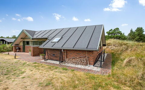 Görel - 1Km from the Sea: Herbe, Maison, Toit, Domicile, Chalet, Arbuste, Lot Terre, Zone Rurale, Ferme, Couverture De Sol