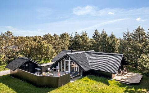 Rumena - 800M from the Sea: Herbe, Maison, Toit, Domicile, Chalet, Arbuste, Lot Terre, Zone Rurale, Ferme, Couverture De Sol