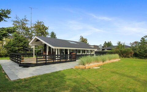 Hildegarde - 900M from the Sea: Ombre, Pelouse, Structure En Plein Air, Conception, Cour, Aménagement Paysager, Porche, Parc, Ferme, Clôture