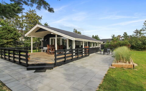 Hildegarde - 900M from the Sea: Porche, Ombre, Dur, Plate-Forme, Structure En Plein Air, Planche, Conception, Tache De Bois, Pergola, Passerelle