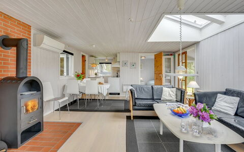 Hildegarde - 900M from the Sea: Design Intérieur, Sol, Bois, Canapé, Meubles, Plafond, Sol, Salon, Pièce