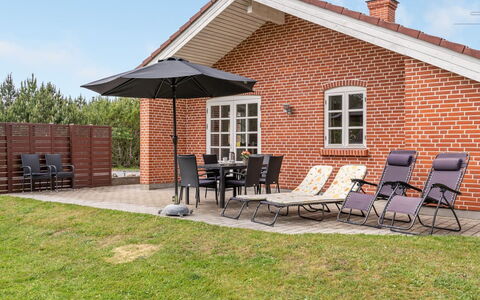 Kalotta - 3.2Km from the Sea: Piscine, Mobilier De Jardin, Meubles, Recours, Dalle, Eco Hôtel, Ombre, Chaise, Loisir, Biens