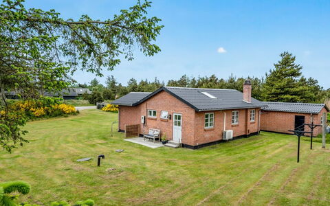 Agni - 800M from the Sea: Herbe, Maison, Chalet, Pelouse, Ferme, Prairie, Biens, Jardin, Cour, Allée