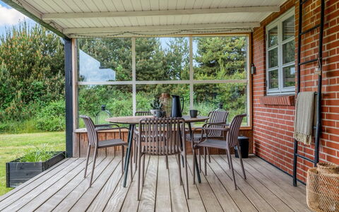 Agni - 800M from the Sea: Meubles, Bois, Mobilier De Jardin, Chaise, Porche, Sol, Table, Parquet, Sol, Dur