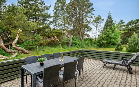 Urda - 1Km from the Sea: Meubles, Mobilier De Jardin, Tableau De Plein Air, Jardin, Chaise, Dur, Ombre, Plate-Forme, Aménagement Paysager, Tache De Bois