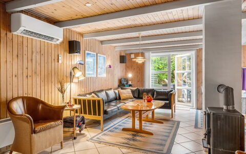 Urda - 1Km from the Sea: Meubles, Bois, Design Intérieur, Sol, Plafond, Sol, Canapé, Pièce, Salon, Domicile