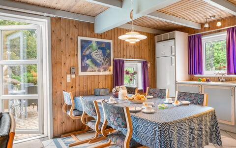 Urda - 1Km from the Sea: Meubles, Design Intérieur, Bois, Plafond, Sol, Chaise, Sol, Table, Salle À Manger, Table Cuisine Et Salle A Manger