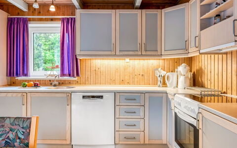 Urda - 1Km from the Sea: Cuisine, Bois, Design Intérieur, Comptoir, Principaux Appliance, Appareil De Cuisine, Cabinetry, Pièce, Meubles, Plafond