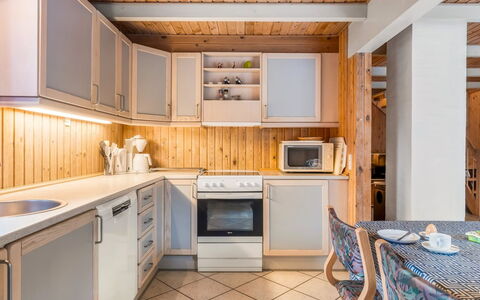 Urda - 1Km from the Sea: Cuisine, Bois, Comptoir, Design Intérieur, Sol, Principaux Appliance, Plafond, Cabinetry, Sol, Appareil De Cuisine