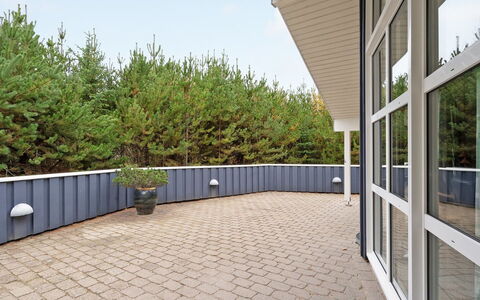 Guththorm - 600M from the Sea: Chalet, Jardin, Siding, Batiments Jardin, Ombre, Cour, Arrière-Cour, Pelouse, Ferme, Aménagement Paysager