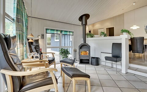 Guththorm - 600M from the Sea: Meubles, Design Intérieur, Sol, Bois, Plafond, Sol, Chaise, Salon, Éclairage, Table