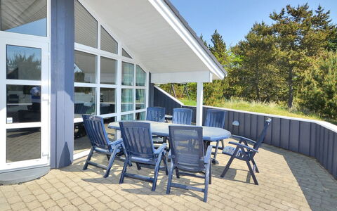 Guththorm - 600M from the Sea: Domicile, Porche, Porte, Ombre, Chalet, Siding, Plate-Forme, Biens, Chaise, Dur