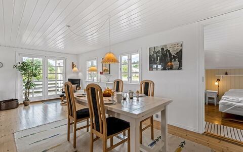 Dortea - 600M from the Sea: Bois, Design Intérieur, Plafond, Sol, Sol, Meubles, Parquet, Domicile, Luminaire, Salle À Manger