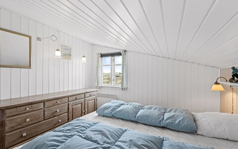 Dortea - 600M from the Sea: Plafond, Design Intérieur, Bois, Chambre, Sol, Sol, Lit, Éclairage, Literie, Drap De Lit