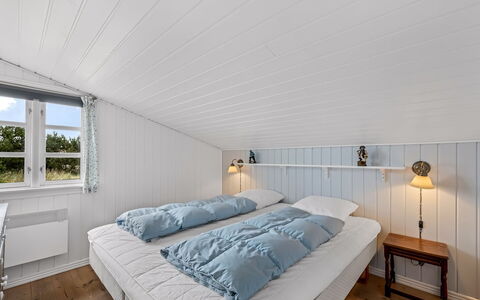 Dortea - 600M from the Sea: Bois, Plafond, Chambre, Design Intérieur, Sol, Sol, Lit, Meubles, Literie, Cadre De Lit