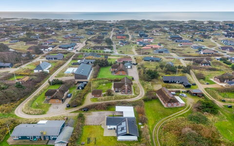 Safina - from the Sea: Herbe, Maison, Toit, Chalet, Domicile, Arbuste, Ferme, Lot Terre, Zone Rurale
