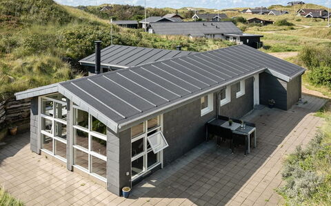 Jess - from the Sea: Herbe, Maison, Toit, Chalet, Domicile, Arbuste, Ferme, Lot Terre, Zone Rurale
