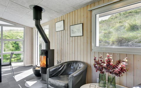 Jess - from the Sea: Design Intérieur, Plafond, Sol, Meubles, Sol, Éclairage, Salon, Pièce, Luminaire, Chaise