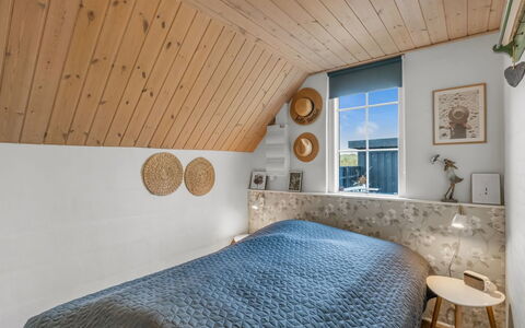 Klimentina - 150M from the Sea: Chambre, Mur, Design Intérieur, Bois, Plafond, Sol, Lit, Sol, Drap De Lit, Literie