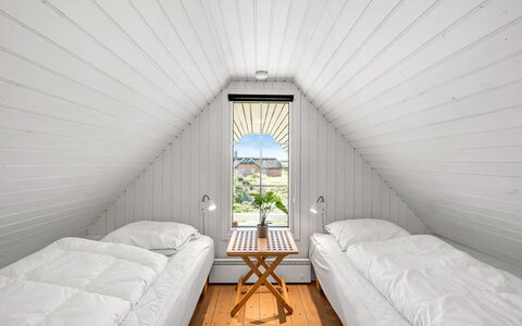 Klimentina - 150M from the Sea: Bois, Plafond, Sol, Sol, Design Intérieur, Chambre, Dur, Tache De Bois, Lit, Grenier