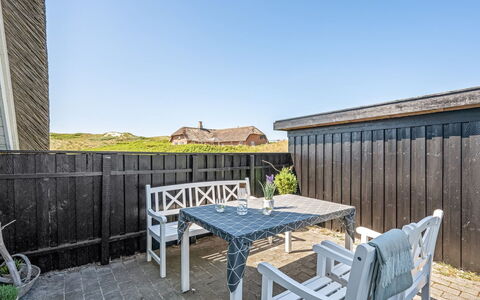 Klimentina - 150M from the Sea: Bois, Sol, Dur, Plate-Forme, Planche, Mobilier De Jardin, Ombre, Tache De Bois, Porche, Chaise