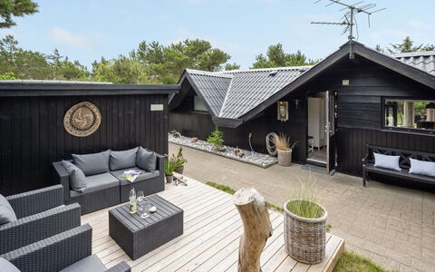 Sidse - 400M from the Sea: Herbe, Maison, Toit, Domicile, Chalet, Arbuste, Lot Terre, Zone Rurale, Ferme, Couverture De Sol