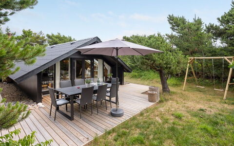 Sidse - 400M from the Sea: Herbe, Maison, Toit, Domicile, Chalet, Arbuste, Lot Terre, Zone Rurale, Ferme, Couverture De Sol