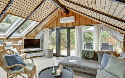 Sidse - 400M from the Sea: Herbe, Maison, Toit, Domicile, Chalet, Arbuste, Lot Terre, Zone Rurale, Ferme, Couverture De Sol