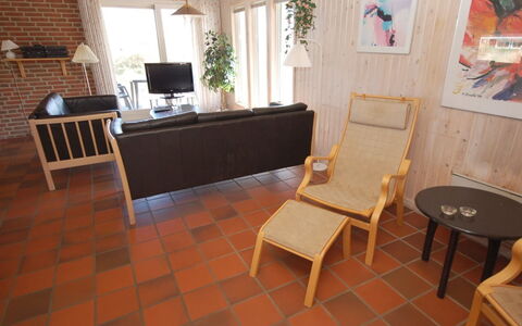 Riborg - from the Sea: Meubles, Sol, Sol, Bois, Design Intérieur, Chaise, Parquet, Pièce, Tache De Bois, Salon