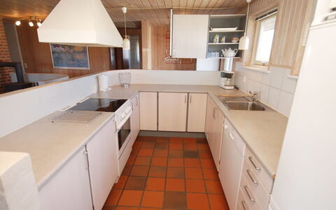 Riborg - from the Sea: Cuisine, Comptoir, Sol, Design Intérieur, Cabinetry, Sol, Bois, Évier, Appareil De Cuisine, Evier