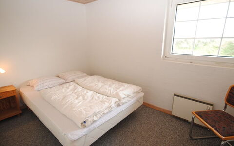 Riborg - from the Sea: Chambre, Mur, Lit, Bois, Sol, Drap De Lit, Sol, Literie, Design Intérieur, Cadre De Lit