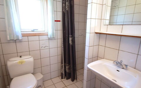 Riborg - from the Sea: Luminaire Plomberie, Mur, Salle De Bains, Lavabo, Siège De Toilette, Sol, Sol, Évier, Toilette, Plomberie