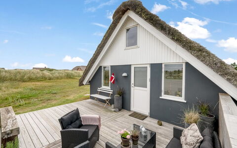 Hen - 400M from the Sea: Chalet, Domicile, Maison, Toit, Porche, Biens, Siding, Batiments Jardin, Ferme, Cour