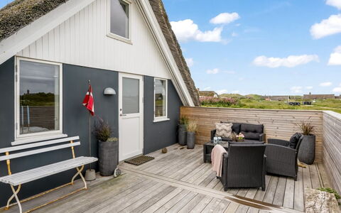 Hen - 400M from the Sea: Chalet, Domicile, Maison, Toit, Porche, Biens, Siding, Batiments Jardin, Ferme, Cour