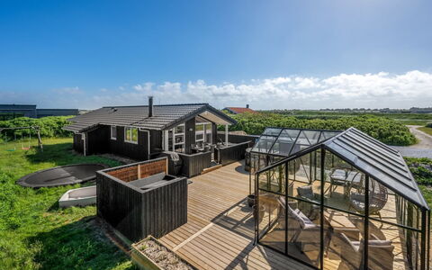 Erza - 500M from the Sea: Toit, Architecture, Domicile, Lot Terre, Composite, Chalet, Plate-Forme, Porche, Biens, Siding