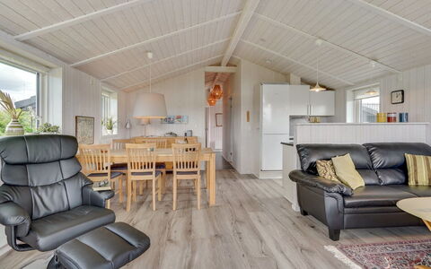 Erza - 500M from the Sea: Bois, Domicile, Sol, Plafond, Porte, Parquet, Dur, Chalet, Salon, Planche