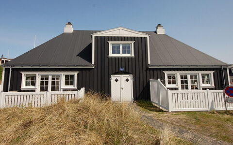 Eleonore - 100M from the Sea: Maison, Toit, Domicile, Chalet, Cabanon, Batiments Jardin, Siding, Cour, Cabane En Rondins, Cabane